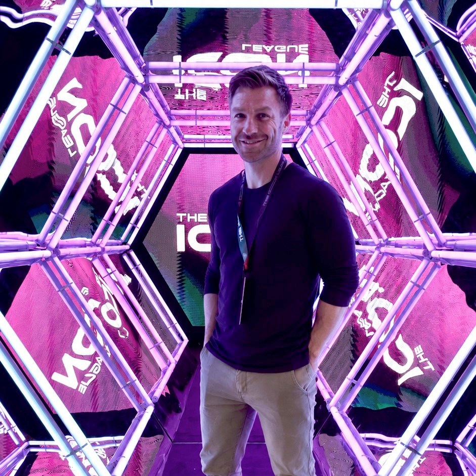 ⚽️🏟️ Menschen hinter den Sportevents 🏀🎥

Seit mittlerweile 3 Jahren ist Daniel Kutscha Teil von btl und bringt dabei vor allem eines mit: Leidenschaft für Sportevents und Live-Momente. 💜

Ob Hallenfußball, Padel oder Volleyball – Daniel begleitet Projekte von der ersten Idee bis zur Umsetzung und ist dabei regelmäßig direkt dort unterwegs, wo Sport auf Emotion, Dynamik und Entertainment trifft. 🔥

Gerade im Sportbereich kommt es auf mehr an als nur Technik:
Es geht um schnelle Entscheidungen, partnerschaftliche Zusammenarbeit und ein Gespür dafür, wie aus einem Event ein echtes Live-Erlebnis wird. Genau dafür steht btl-xsports. 🚀

Daniel ist einer der Ansprechpartner, die den Bereich Sportevents weiterentwickeln und vorantreiben - mit viel Energie, frischen Ideen und echter Begeisterung für die Branche. 🤝

Schön, dich im Team zu haben, Daniel! 🙌 

Du hast selbst ein Sportevent in den Startlöchern und suchst noch den passenden technischen Partner? Dann frag dein nächstes Event direkt bei uns an 👉 Link in Bio

#btlxsports #sportevents #eventtechnik #behindtheevents #eventbranche #team #sportentertainment