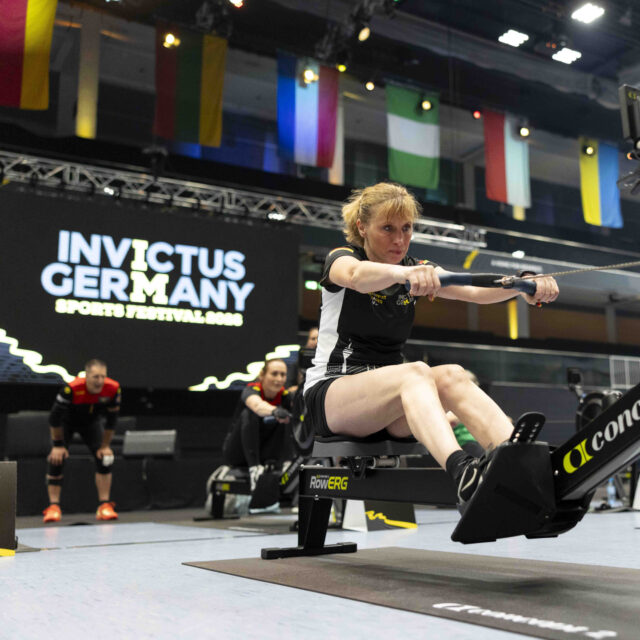 Sport, Herz und Gänsehaut. Willkommen bei Invictus. 🏅

Manchmal geht's bei einem Sportevent um mehr als Punkte und Platzierungen. Beim Invictus Germany Sports Festival im @castellodus Düsseldorf war das definitiv so. 🙌

Mehr als 120 Competitor aus 12 Nationen und vier Kontinenten - Veteranen und im Dienst verletzte Soldatinnen und Soldaten - haben hier Indoor-Rudern, Sitz-Volleyball, Tischtennis und Spinning in etwas verwandelt, das weit über Wettkampf hinausgeht. Respekt, Resilienz und Community auf höchstem Level. 💛🖤

Wir durften das Ganze technisch zum Leben erwecken: von der Eröffnungsshow und u. a. den Grußworten von Oberbürgermeister Dr. Stephan Keller über Ton, Licht und LED-Wand bis hin zum kompletten Streaming mit Bildregie und Kameras, damit auch alle, die nicht vor Ort waren, dabei sein konnten. 🎥✨

Ein Riesendankeschön an unser Team, das dieses besondere Wochenende möglich gemacht hat. Und natürlich danke an @dsports.sportstadtduesseldorf und Invictus Germany für das Vertrauen. 🫶

📷 D.SPORTS/Kenny Beele

#btlxsports #InvictusGermany #Düsseldorf #CASTELLO #EventTechnik #Streaming #SportsEntertainment #Invictus2026