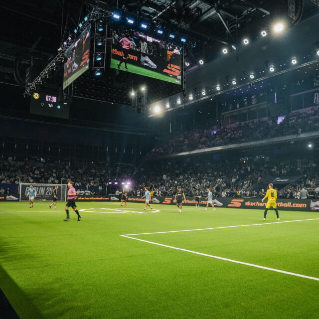 Der Blick, der alles verrät 👀

Ein Tor, ein Satzball, eine neue Bestzeit, meistens siehst du es zuerst am Scoreboard, noch bevor der Jubel richtig losgeht 🙌

Wir statten Sportevents mit Scoreboards aus, die genau dann liefern, wenn's drauf ankommt. Spielstände, Zeiten und Ergebnisse laufen in Echtzeit auf, ohne Ruckler, ohne Aussetzer ⚡ Ob Halle oder Stadion, unsere Technik läuft auch unter Live-Druck stabil durch.

Ein Scoreboard kann heute mehr als nur Zahlen zeigen. Auf Wunsch bauen wir Statistiken, Grafiken oder Sponsoren-Inhalte mit ein 📈 So bleibt für alle auf den Rängen, egal aus welchem Winkel, immer alles im Blick 👁️

Kleine Anzeige, große Wirkung, dahinter steckt mehr Technik, als man auf den ersten Blick denkt.

Du brauchst noch technischen Support bei deinem nächsten Sportevent? Sprich uns gerne an!

📸 the HEG / Florian Sander / btl next GmbH

#btlxsports #scoreboard #livesport #sportevent #sportentertainment #eventtechnik